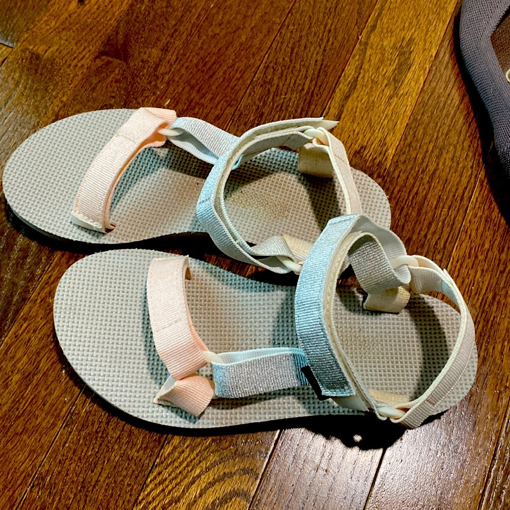 Teva sandals (worn once!) must go. Great condition. Super comfy.